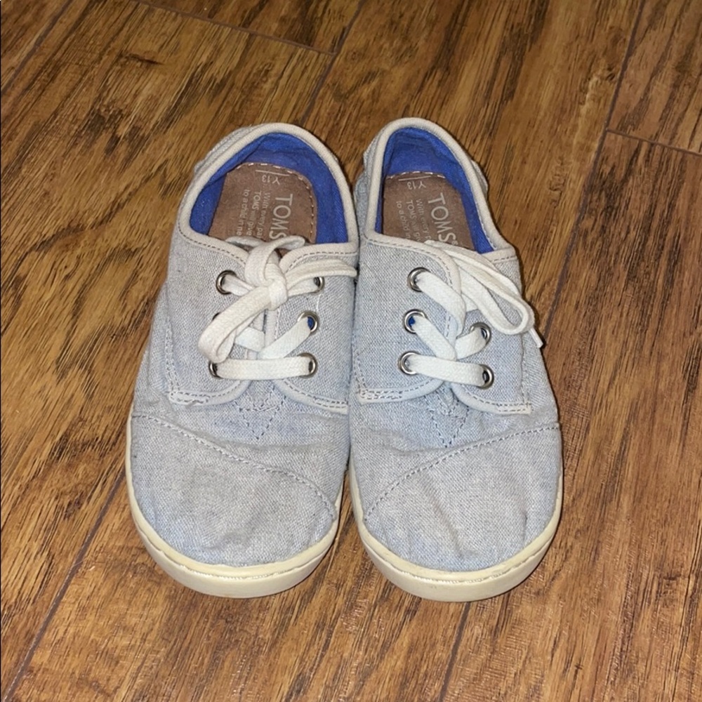 Gray Toms